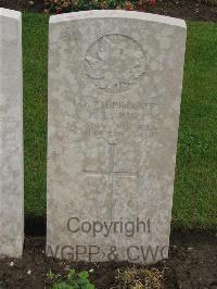 Etaples Military Cemetery - Lawson, G R